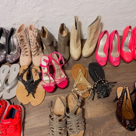 Tons of women’s heels. - Picture 2 of 14